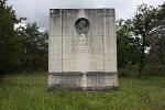 Monument à la mémoire de Georges Mandel.