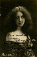 Photographie dédicacée par Musidora " Pour madame Georges, vieux et bons souvenirs, Musidora, 1919"