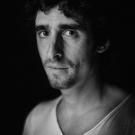 Photographie en noir et blanc de l'auteur