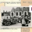 Photographie d'un FFI et des soldats américains à Nemours devant un ensemble de documents liés à l'épuration et la reconstruction