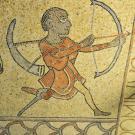Mosaïque représentant un archer amputé d'une jambe. 