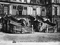 L’escalier en fer-à-cheval du Château de Fontainebleau créé par Jean Androuet du Cerceau.