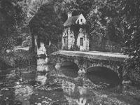 Le parc des Capucins et les pavillons de garde de l’ancien château.