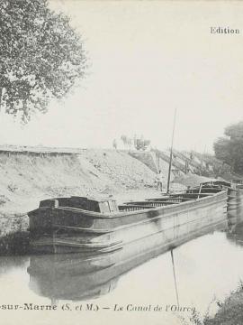 Carte postale avec péniches sur le canal