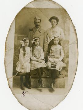 Photographie de la famille du soldat Ernest Hilaire