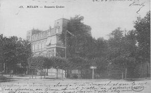 La Brasserie Gruber, située près de la gare ferroviaire de Melun. 