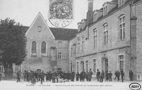 Carte postale intitulée : Provins - Le collège - Ancien palais des Comtes de Champagne (XIIe siècle).