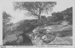 La "Grotte de Kosciusko", le long rocher, à Montigny-les-Marlotte.