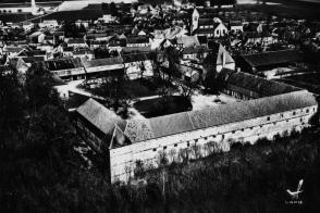 Vue aérienne de l’ancien château de Chenoise.