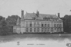 Vue de la façade du château de Barbey.