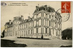 Vue de la façade Est du Château de Boulains.