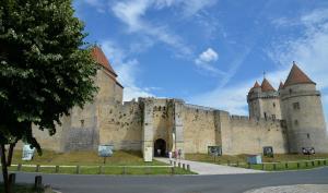 Entrée du château de Blandy-les-Tours