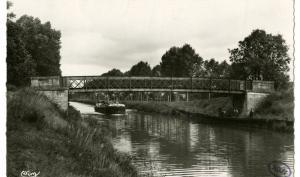 Le canal à Mareuil-les-Meaux