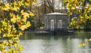 Pavillon de l'étang des jardins de Fontainebleau