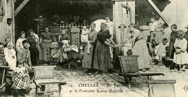 Carte postale représentant des femmes à un lavoir