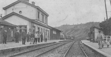 Carte postale représentant la gare de Nanteuil. 