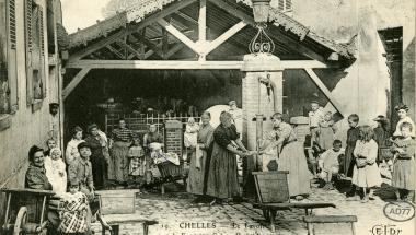 Le lavoir et la fontaine Sainte-Bathilde de Chelles en pleine activité