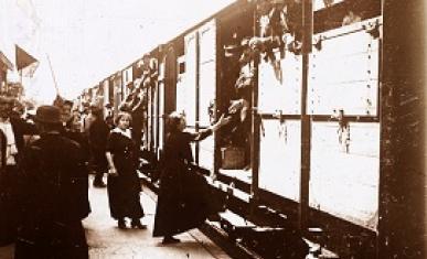 La mobilisation en 1914, le départ des trains.