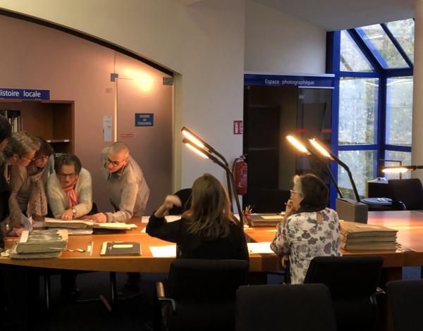 Séance d'initiation à la recherche en salle de lecture