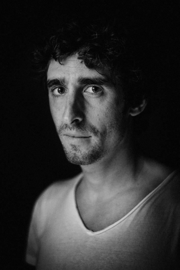 Photographie en noir et blanc de l'auteur